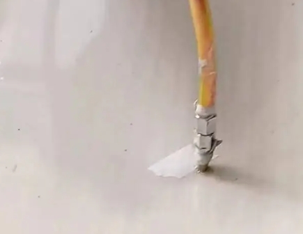 始兴瓷砖空鼓维修公司专业解答在瓷砖铺贴过程中，如果使用的砂料过粗（如全部使用了粗砂），可能会导致以下问题